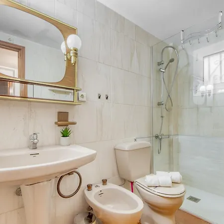 Great With View Apartment Roses