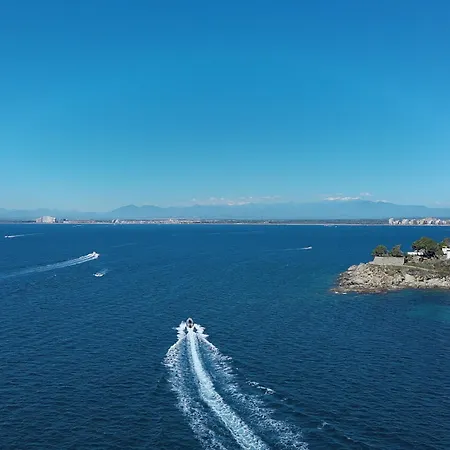 In Near Canyelles Roses